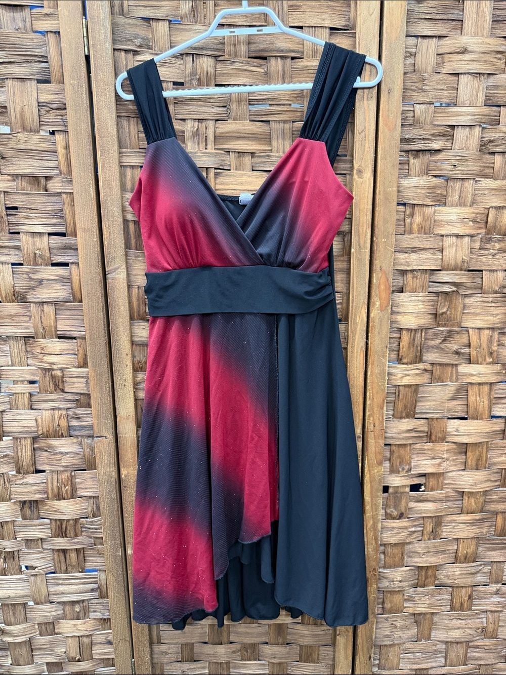 Sleeveless V-Neck Red and Black One-Shoulder Evening Dress